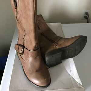 Steve Madden flat high girl boots size 3